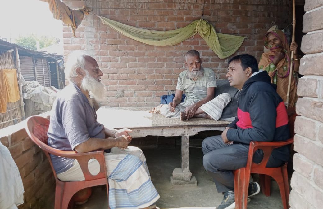 অসুস্থ প্রবীণ ব্যক্তির সাথে সাক্ষাৎ