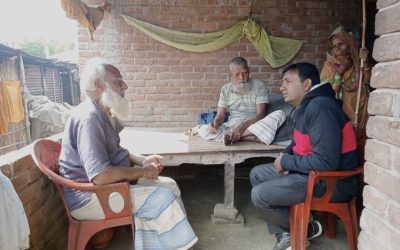 অসুস্থ প্রবীণ ব্যক্তির সাথে সাক্ষাৎ